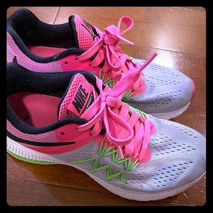 Women’s size 5.5 pink and gray Nikes